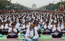 На 21 юни в деня на лятното слънцестоене за пръв път се отбеляза Международния ден на йога. Инициативата за това е на индийския министър-председател Нарендра Моди ( на снимката), който поведе най-голямата демонстрация на йога в Ню Делхи, в която участваха 45 000 души.