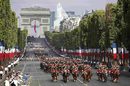 Хиляди французи се събраха днес на булевард "Шан-з-елизе в Париж, за да видят традиционния военен парад, по случай националния празник - Деня на превземането на Бастилията.