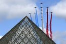 Кулминацията на парада беше преминаването на групата за авиационна акробатика Patrouille de France, който образуваха с цветен дим националния флаг на страната