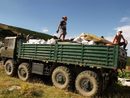 На снимката: Камионът на х. Мусала с 300 чувала отпадък