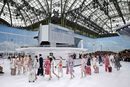 Германският дизайнер Карл Лагерфелд представи колекцията си пролет/лято 2016 г. за френската марка "Шанел" на седмицата на модата в Париж.<br />
 