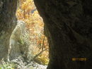 Входът на пещерата.Пещерата е наречена от местното население "пещера-утроба".