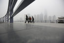 Тежкък смог в Шанхай, Китай.