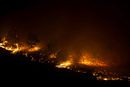 Най-силни са пламъците в района на град Лас Манчас, намиращ се в югозападната част на острова.