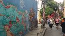 В квартала "Лапа", в който се намират известните цветни стъпала, има изобилие от изрисувани стени