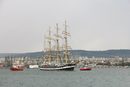 Заради силният вятър, който духаше вчера във Варна, по време на парада на ветрилата повечето от корабите - участници в регатата не успяха да вдигнат платната си.
