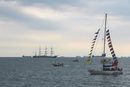 Корабите - участници в регатата "SCF Tall Ships Black Sea 2016" във Варненския залив. На преден план е малката яхта "Акела".