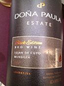 Най доброто червено вино (по мой вкус де) на този фестивал беше на аргентинската изба Доня Паула: Много удачен купаж от Краминер, Малбек, Пети Вердо (и Каберне Франк за пълнеж, разбира се). Резултатът е страхотен: Плътно и таниново вино, тъмно червен до виолетов цвят, с чудесен аромат и афтър''тейст...Аве "мъжко" вино!П.С. Едва ли има нужда да спомена и най доброто (според мен де) ''тал''янско бяло вино -Пинот Гриджио, което го имаше И на този фестивал. Нищо че е "само" с 12.5 % алкохол, в него ароматът (преди пиене), вкусът му и афтър''тейста са ненадминати. Имаше и разни френски бели вина (Шабли нЕмаше) които не си струват споменаване.П.П.С. "ТАСС уполномочила меня сообщит" че следващото подходящо събитие в бранжа е тазгодишният Балкански фестивал на ракиите: 2-4 декември, в зала 6 на НДК, от пладне до 20;00. Вход 10 лв (за групи нЕма намаление). Да не кажете че не сте знаели!!!