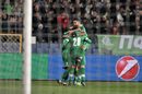 Играчите на "Лудогорец" се поздравяват, след като Кешеру е отбелязал втория гол в 15-ата минута.