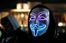 Участник в шествието Million Mask March в Лондон, Великобритания.