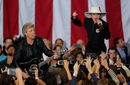 Джон Бон Джови и Лейди Гага пяха на предизборен митинг на кандидата за президент на Демократическата партия Хилъри Клинтън в Роли, Северна Каролина.