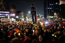 Протест в южнокорейската столица Сеул с искане за оставка на <a href="http://www.dnevnik.bg/analizi/2016/12/04/2875885_prezidentut_na_jujna_koreia_pecheli_vreme_sred/" target="_blank">президента Пак Гън-хе.</a>