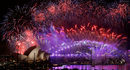 С фойерверки над Харбър Бридж в Сидни хиляди австралийци посрещнаха новата 2017 г.