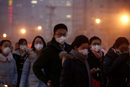 Пекин издаде най-високата степен за предупреждение - червен код за опасен смог, съобщи агенция "Ройтерс".<br /><br />За втори пореден ден китайската столица е обгърната от гъста мъгла, като на места видимостта е по-малко от 50 метра.