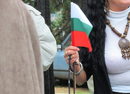 Екскурзоводката-македонка с българското знаме в ръка - гледка, която заслужава да се види.