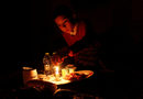 Закуска на свещи заради прекъсване на тока, Триполи, Либия.