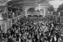 Танци по време на Inaugural Ball (балът в деня на клетвата) през 1929 г. След по-малко от година на президента Хърбърт Хувър ще му се наложи да се справя с Голямата депресия.