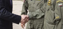 Президентът Плевнелиев поздравява военни. Посещение, на което наблюдава заключителния етап на командно-щабното учение "Щит-2013", учебен полигон "Корен"