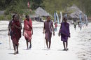 Масаите са племена, които обитават териториите около Килиманджаро, но често можете да ги видите по плажовете на острова, за да ви продадат някаква стока.
