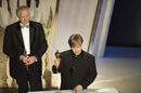 Заедно с продуцента Бърни Топин Елтън Джон създава най-забележителната част от творчеството си през 70-те години.<br /><br />На снимката: Елтън Джон приема наградата "Оскар" за оригинална песен за Can You Feel the Love Tonight от филма "Цар Лъв" на 67-те Годишни награди на Академията на 27 март 1995 г. в Лос Анджелис.