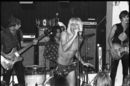 През 1968 г. Иги формира групата The Stooges и подписва договор със звукозаписната компания на "Доорс". The Stooges се разпадат през 1974 г. заради напрежение от компанията за "по-комерсиална музика" и нарастващото пристрастяване на Иги Поп към хероина.