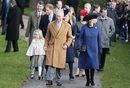 Макар навремето да не е харесана за снаха, днес Камила се ползва с уважението на Елизабет Втора и със завиден ранг в йерархията на двора.<br /><br />На снимката: Камила Паркър заедно с членове на кралското семейство отиват на коледно тържество в Сандрингхам, Великобритания през 2016 година.