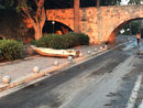 Придошлите морски води са наводнили крайбрежен път и части от главния град на остров Кос, допълва АП.