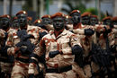 Специалните военни части на Кот д'Ивоар участват в парад за Деня на независимостта на страната в президентския дворец в Абиджан.