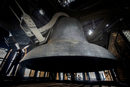Голямата камбана, която тежи 13.7 тона, е удряна всеки час от огромни чукове.