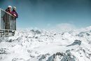 Зимно настроение във Вербие, югозападна Швейцария, един от най-големите курорти в Швейцарските Алпи. Някои части са целогодишно покрити със сняг. Известен е като един от световните курорти с най-стръмни и най-добри извънпистови ски трасета, както и с оживен нощен живот.