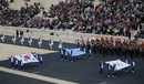Тържественото представяне на олимпийския флаг заедно със знамената на Гърция и Южна Корея.