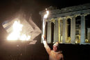 След едноседмична обиколка в Гърция огънят пристигна в Атина в понеделник вечерта и освети Акропола.