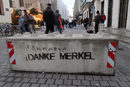 Надпис "Благодарим на Меркел" беше изписан на охранително заграждение около коледния пазар в Лайпциг, Германия.