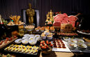 Над 50 вида изключителни ястия обещава известният шеф Волфганг Пук за около 1500 елитни гости на най-важния бал след церемонията на оскарите в Холивуд в неделя.