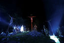 Театрална трупа представя спектакъла "Страстите Христови" в градчето Имотски, Хърватия.