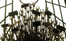 Сред експонатите в него е този трон, направен от селфи стикове.