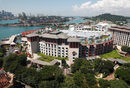 Някои от най-известните хотели и ресторанти в Сингапур също са там.