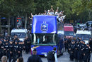 Кулминацията на шампионския празник беше парад с открит автобус на "Шанз Елизе".