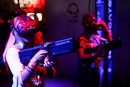 Посетители на изложението за компютърни игри Gamescon в Германия тестват оборудване за виртуална реалност.