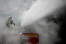 Пожарникарите се борят с огъня, засегнал стотици декари край Берлин.