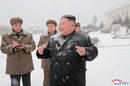 Севернокорейският лидер Ким Чен Ун инспектира окръг Самджийон. Снимката е предоставена от Корейската централна информационна агенция.
