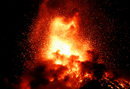 <a href="https://www.dnevnik.bg/photos/2018/11/20/3348729_fotogaleriia_izrigvaneto_na_vulkana_fuego_v_gvatemala/" target="_blank">Около 4000 местни жители бяха евакуирани от района на вулкана Фуего в Гватемала, който изригна и засипа околностите с лава и пепел.</a><br />Бедствието засяга жителите на шест селища близо до вулкана.