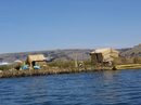 През август 2000 г. италиански водолази и археолози намират на дълбочина 30 м тераса, която представлява крепостна стена, и изсечен от камък барелеф на човешко лице, наподобяващ каменните изваяния в град Тиуанако, на 19 км от езерото. Приблизителната възраст на откритието е 1500 години. Според местните легенди на дъното на езерото се намира град Ванаку. Какви ли други тайни крие това огромно езеро?!