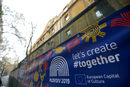 На много места в града бяха опънати транспаранти с логото и мотото "Заедно" на Пловдив - Европейска столица на културата.