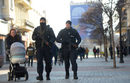 През уикенда мерките за сигурност в града бяха засилени. Въоръжени полицаи се разхождаха по централната улица на града.