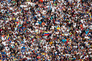 Стотици хиляди венецуелци протестираха вчера срещу президента Николас Мадуро в Каракас и други градове.