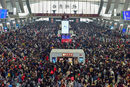 Милиони китайци се отправиха на път покрай най-дългият и най-важен празник в страната. Най-масово ползвания транспорт са влаковете и по гарите навалицата е страхотна.<br /><br />Снимката е от железопътната гара на Хангжоу,