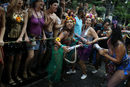 Участници в уличния купон познат като "Ceu na Terra" (Рай на земята) в Рио де Жанейро