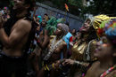 Участници в уличния купон познат като Ceu na Terra ("Рай на земята") в Рио де Жанейро