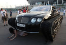 Модифицирано от руски ентусиасти Bentley Continental GT по време на демонстрация в Санкт Петербург.